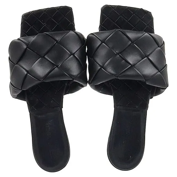 Bottega Veneta Lido Flats in Black Leather