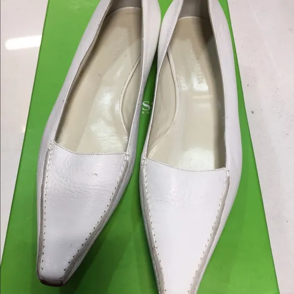 BOTTEGA VENETA WHITE LEATHER POINTY FLATS Size 40