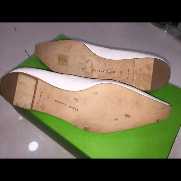 BOTTEGA VENETA WHITE LEATHER POINTY FLATS Size 40