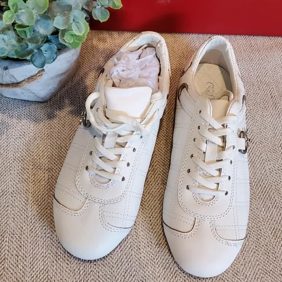 Brand new Guess sneakers size 5