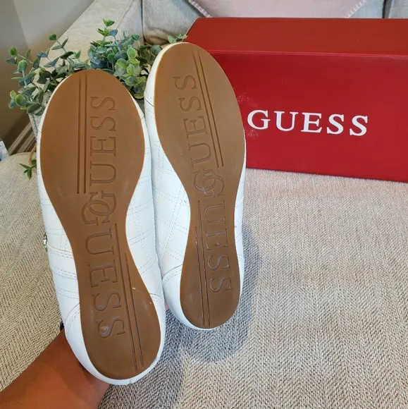 Brand new Guess sneakers size 5