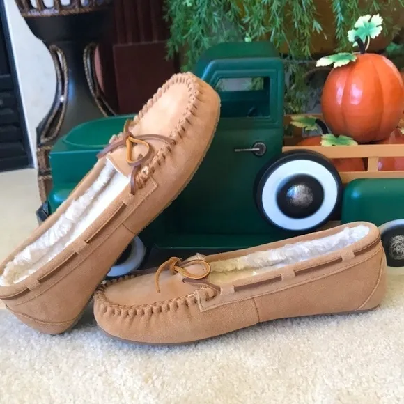Brand New Minnetonka Genuine Suede Slip-On Moccasin Slipper Shoes