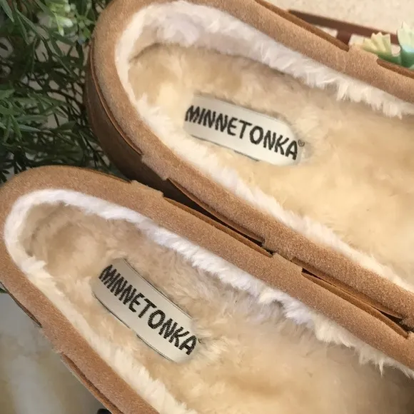 Brand New Minnetonka Genuine Suede Slip-On Moccasin Slipper Shoes