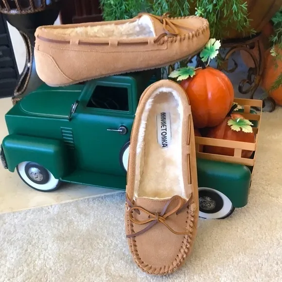 Brand New Minnetonka Genuine Suede Slip-On Moccasin Slipper Shoes