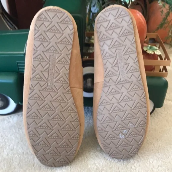 Brand New Minnetonka Genuine Suede Slip-On Moccasin Slipper Shoes