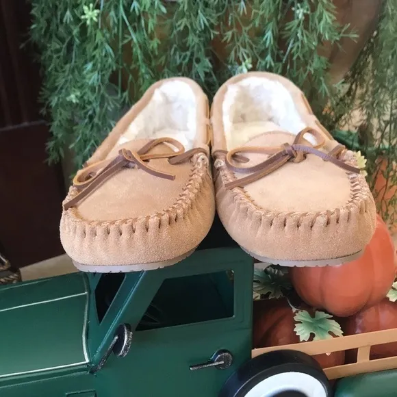 Brand New Minnetonka Genuine Suede Slip-On Moccasin Slipper Shoes
