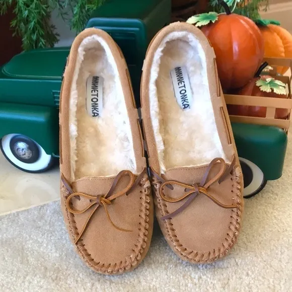 Brand New Minnetonka Genuine Suede Slip-On Moccasin Slipper Shoes