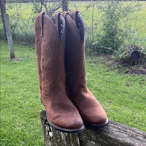 Brown Heeled Boots with Timeless Western Style