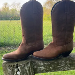 Brown Heeled Boots with Timeless Western Style