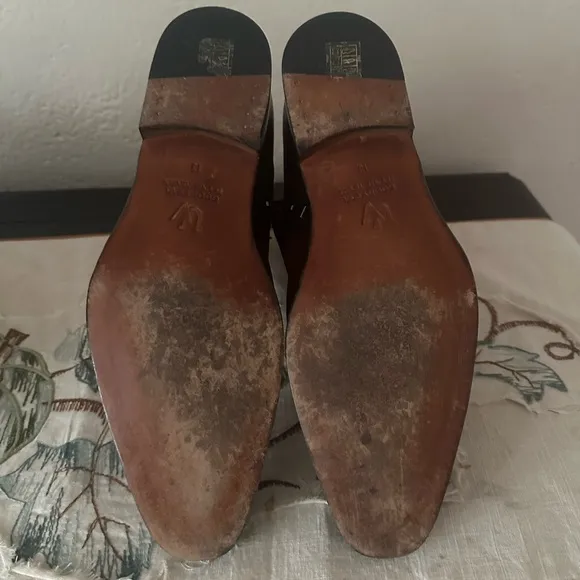 Brown Leather Oxford Shoes with Lace-Up Design
