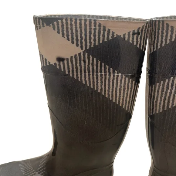 BURBERRY CHARCOAL Gray Wellington / NOVA CHECK Tall Rain Boots Size 37 Gorpcore