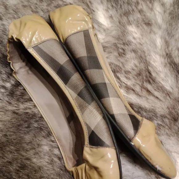 Burberry  flats