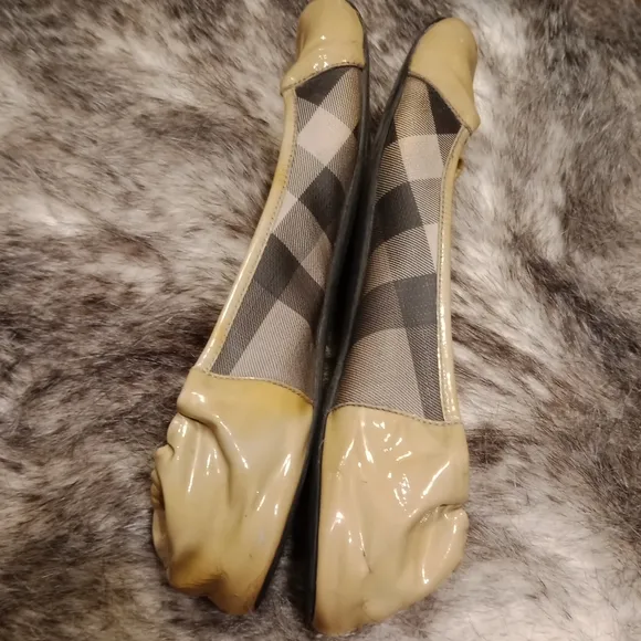 Burberry  flats