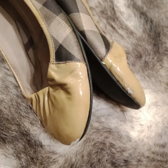 Burberry  flats