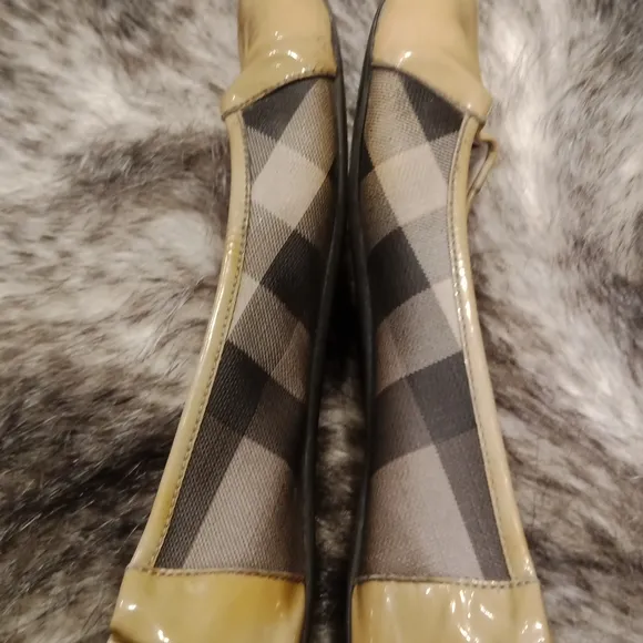 Burberry  flats