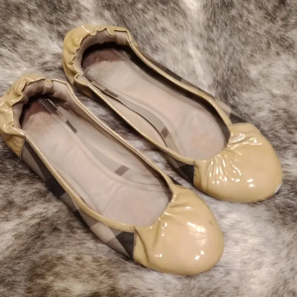 Burberry  flats