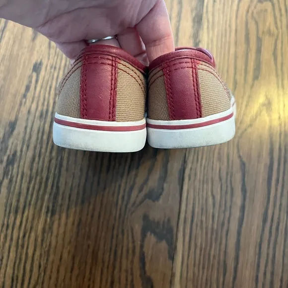 Burberry kids shoes size 25 eu (kids 8.5-9) (see photos for wear)