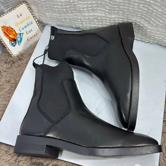 (C) Zara Flat leather ankle boots with elastic at the ankle, size 39/8 US