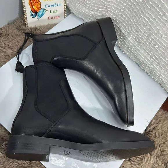 (C) Zara Flat leather ankle boots with elastic at the ankle, size 39/8 US