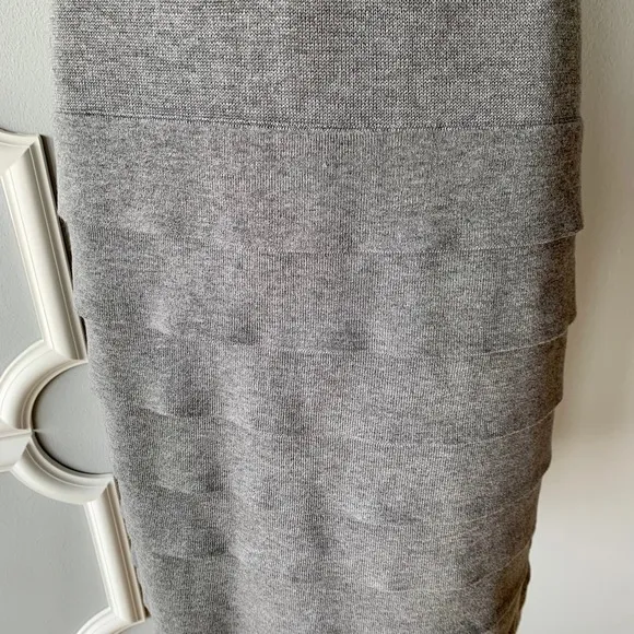 Calvin Klein Sleeveless Tiered Ruffle Trim Sweater Dress in Gray Size Large