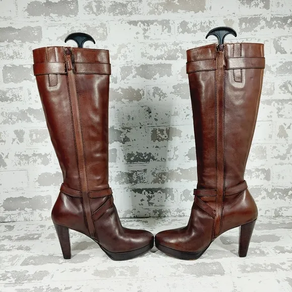 C&amp;H Brown Leather Knee High Almond Toe Zip Up Heeled Boots O263