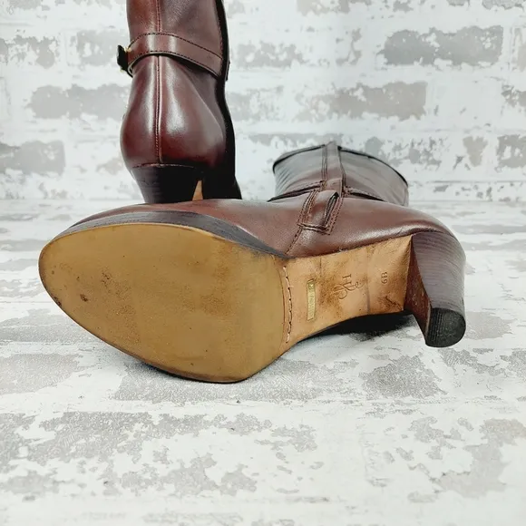 C&amp;H Brown Leather Knee High Almond Toe Zip Up Heeled Boots O263