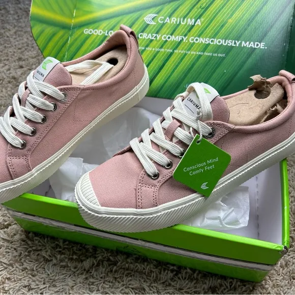 Cariuma - Women's Rose Canvas Shoes - Size 8.5