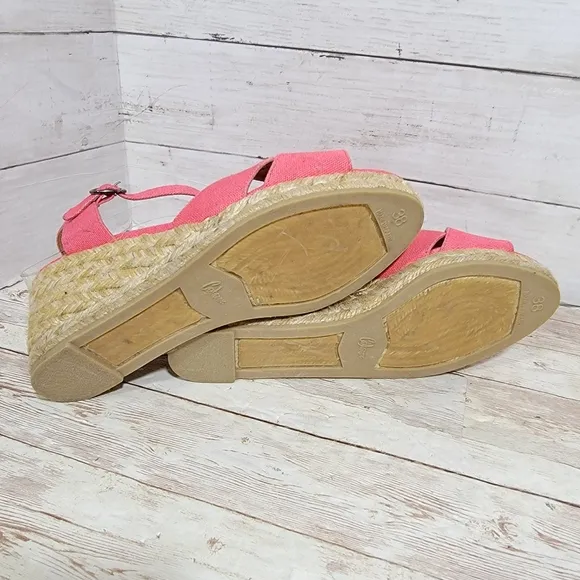 Castaner NWOB pink canvas espadrille wedges