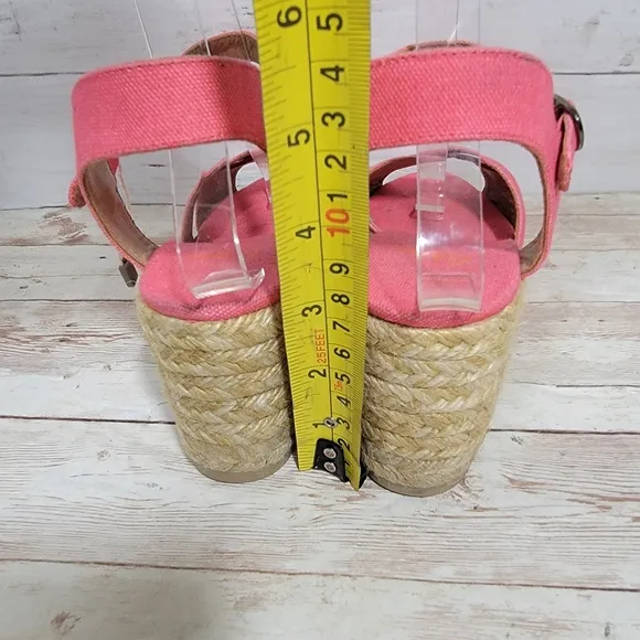Castaner NWOB pink canvas espadrille wedges