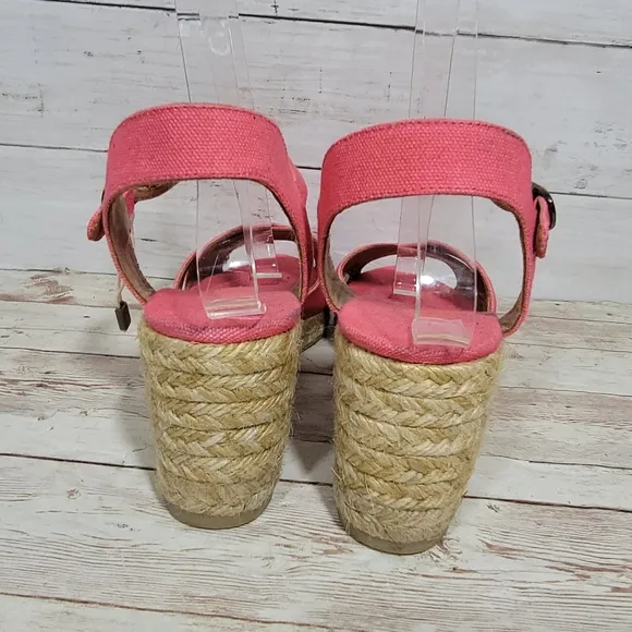 Castaner NWOB pink canvas espadrille wedges