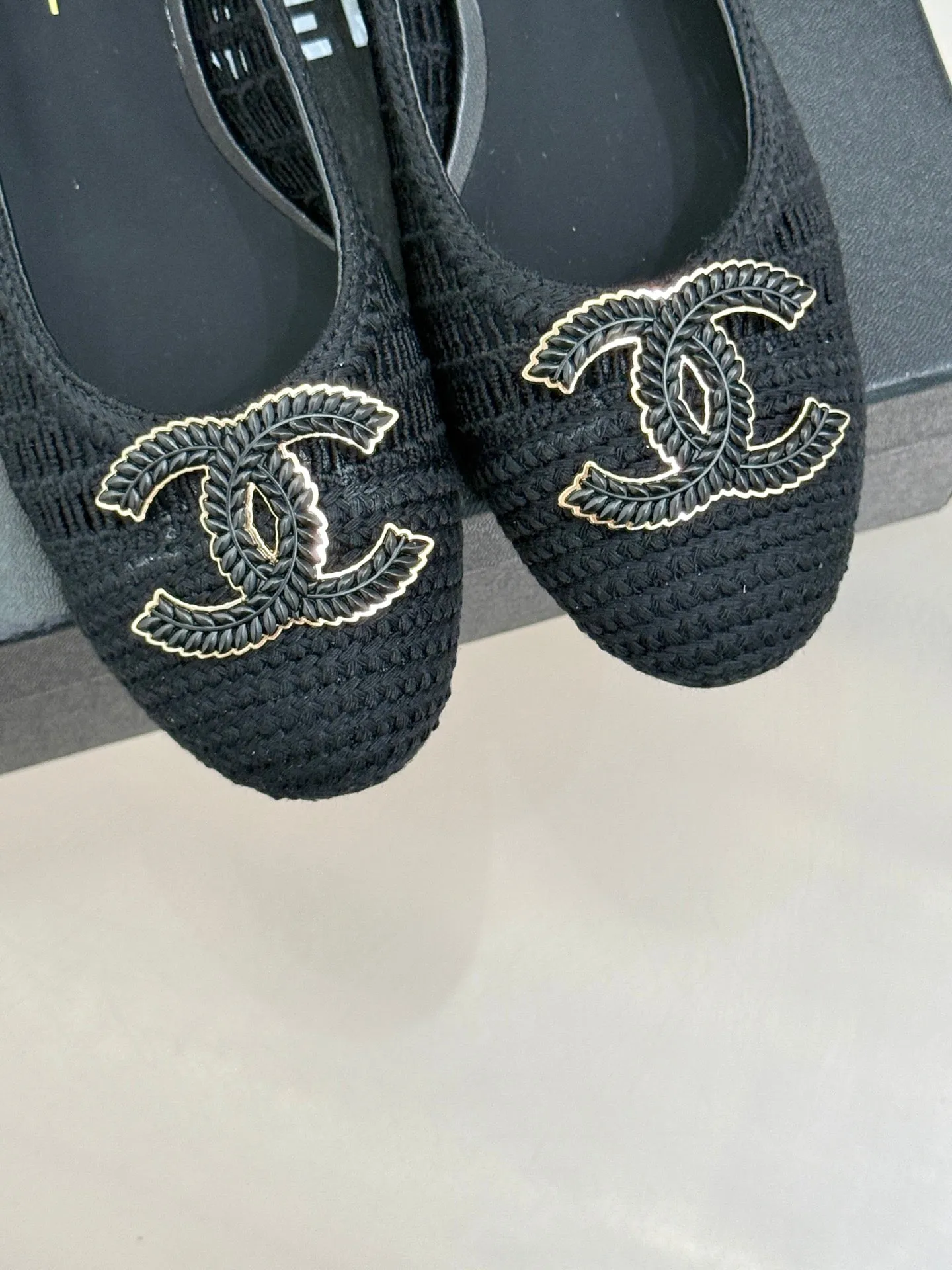 CC 25P Hollow Double C Ballet Flats 50mm Black Raffia 265639