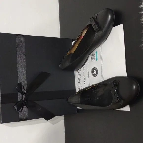 CCO Burberry Black Flats Bow Detail size EU 35