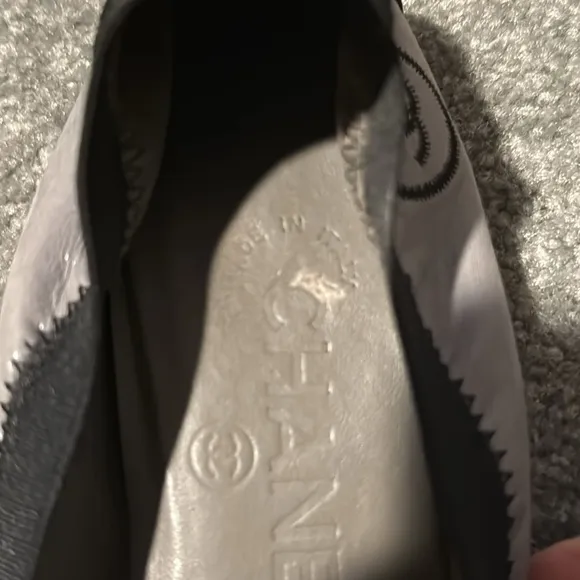 Chanel AUTHENTIC leather and grosgrain ballet flats
