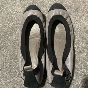 Chanel AUTHENTIC leather and grosgrain ballet flats