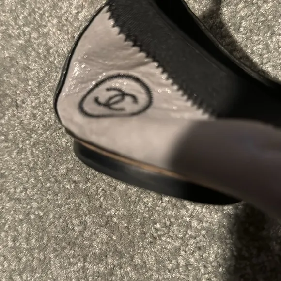 Chanel AUTHENTIC leather and grosgrain ballet flats