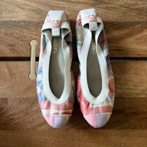 CHANEL Pink and White Flats with Elastic Trim