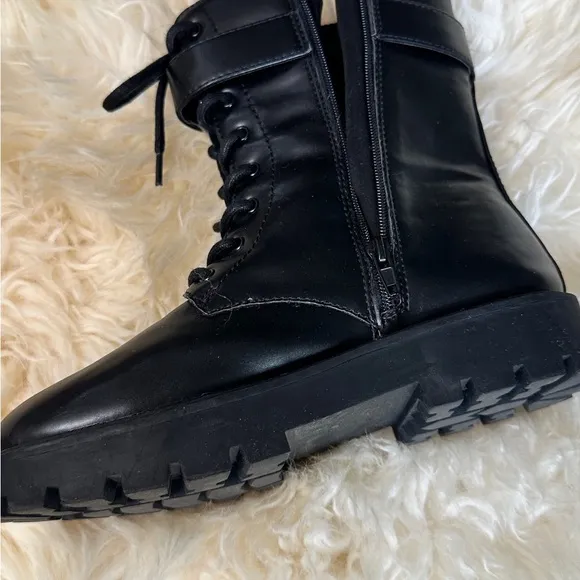 CHARLES &amp; KEITHGabine Lace-Up Ankle Boots for kids size 34/ US 3