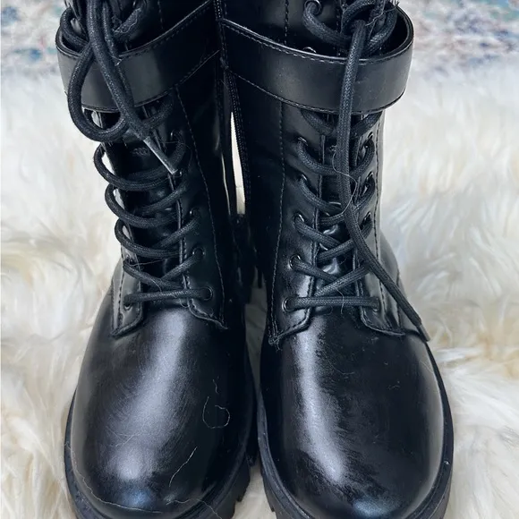 CHARLES &amp; KEITHGabine Lace-Up Ankle Boots for kids size 34/ US 3