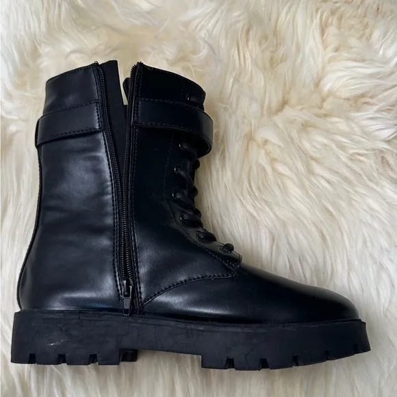 CHARLES &amp; KEITHGabine Lace-Up Ankle Boots for kids size 34/ US 3