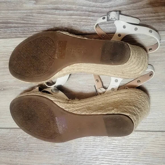 Charles by Charles David Nacho 5 Wedges White with Silver Circles Size 9