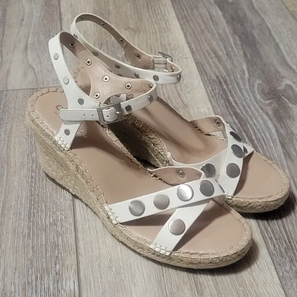Charles by Charles David Nacho 5 Wedges White with Silver Circles Size 9