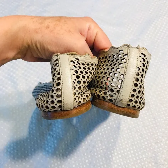 Chloe Perforated Leather Lauren Scalloped Ballet Flats Size