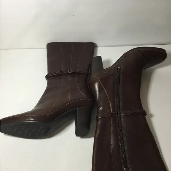 Clarks Artisan Women’s Brown Leather Heeled Boots With Floral Lining Size 6 NWOB
