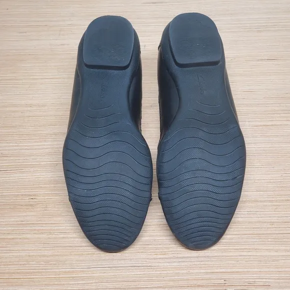 Clarks Collection Sara Bay Black Leather Ballet Flats Slip On Size 8 Medium