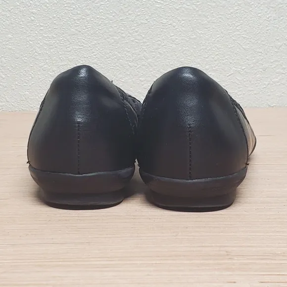 Clarks Collection Sara Bay Black Leather Ballet Flats Slip On Size 8 Medium