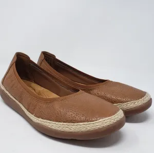 Clark's Elaina Rae boat loafer flat tan leather shoes size 8.5 NEW