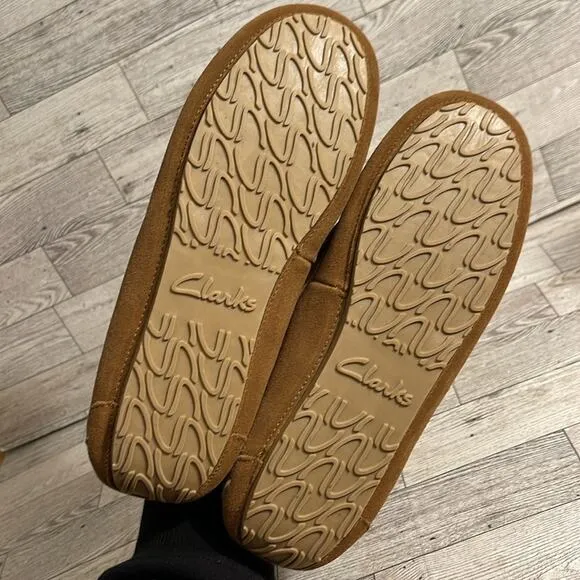 CLARKS Tan and Cream Suede Fur Lined Moccasins Size 8 NWOT