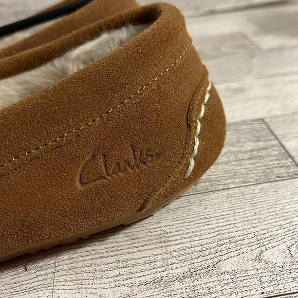 CLARKS Tan and Cream Suede Fur Lined Moccasins Size 8 NWOT