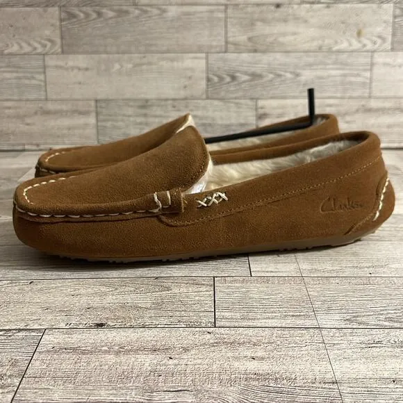 CLARKS Tan and Cream Suede Fur Lined Moccasins Size 8 NWOT