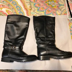 Classic Black Leather Riding Boots with Buckle‎ Detail and Rugged Sole